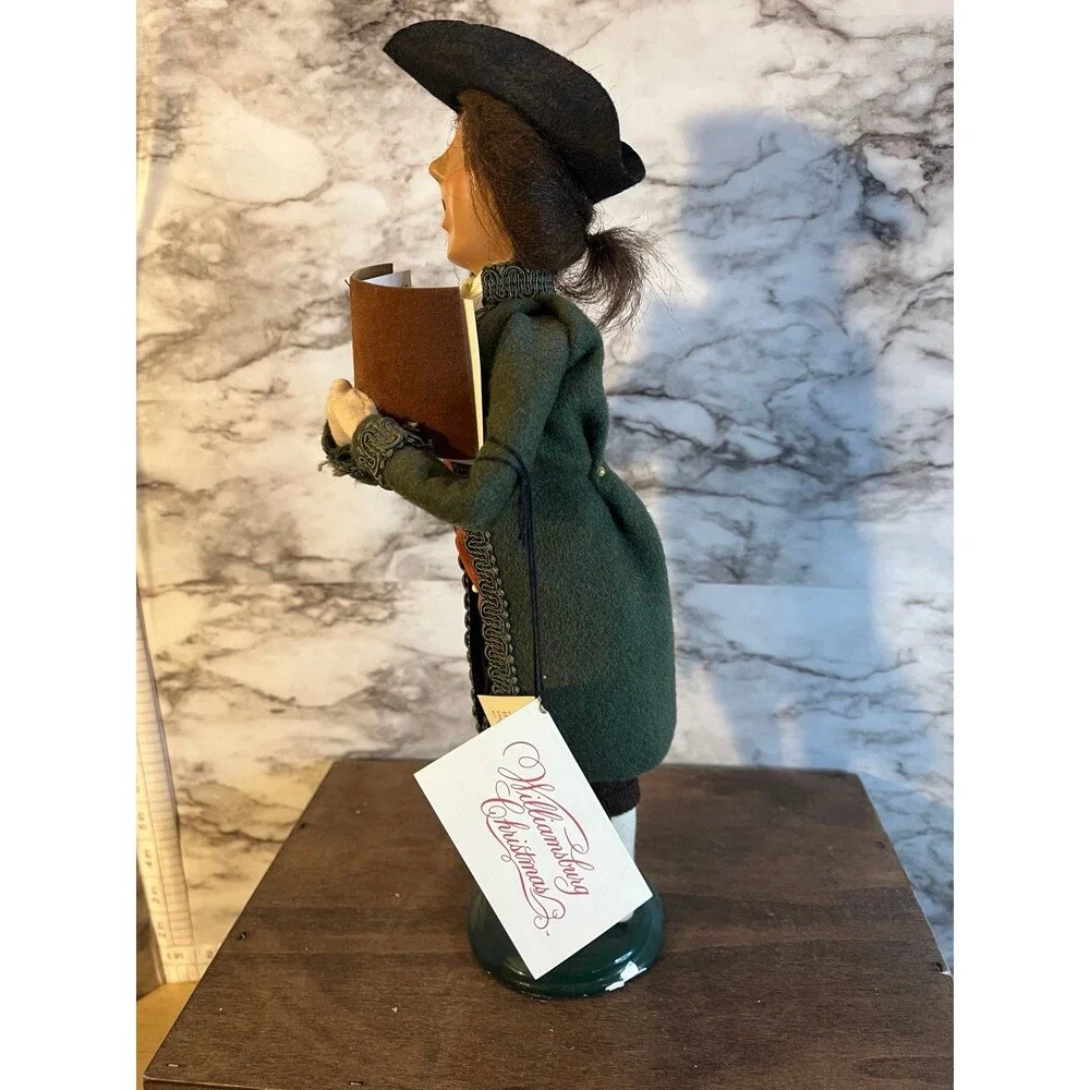 Byers' Choice Ltd. 1998 Williamsburg Colonial Caroler Figurine with songbook